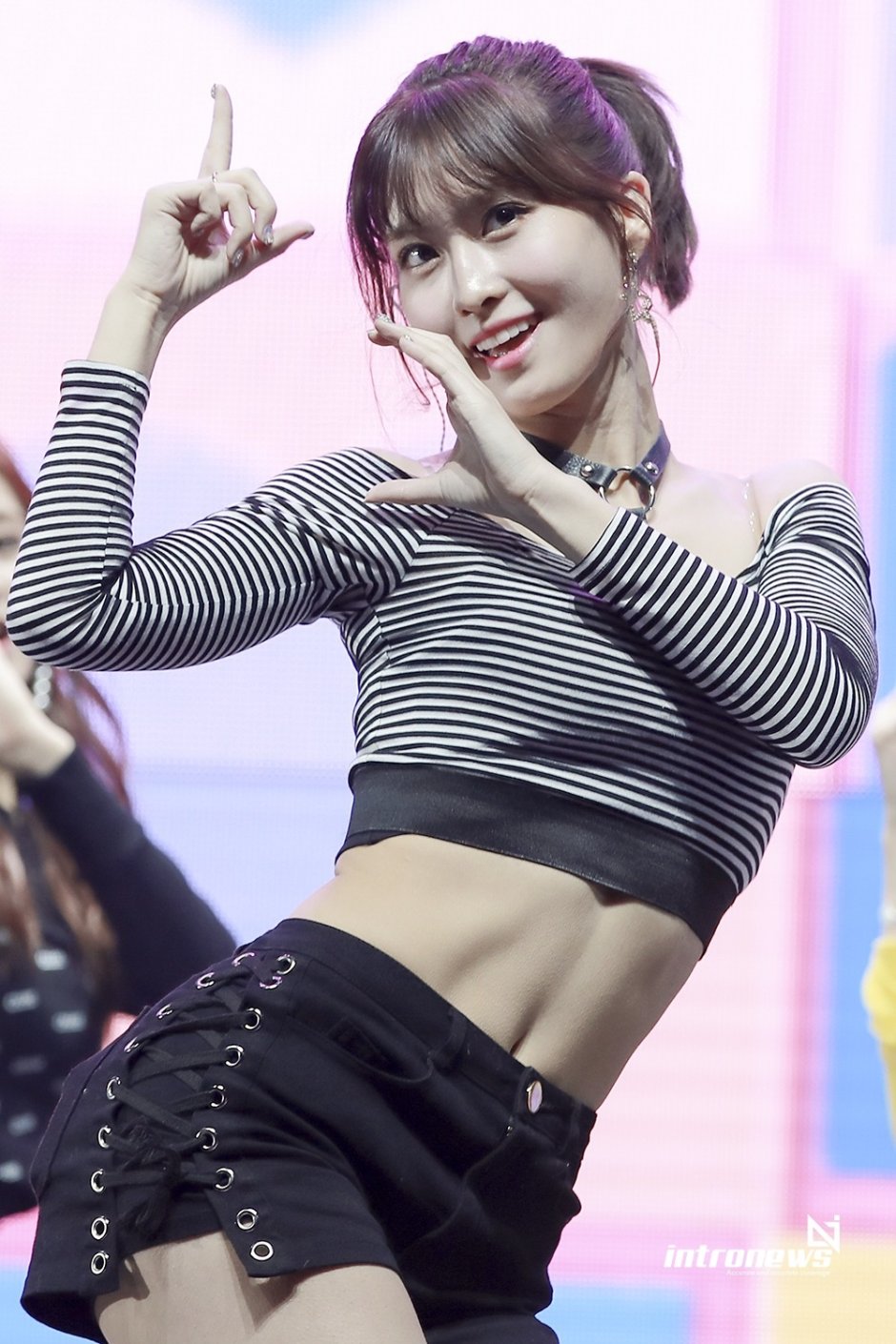 Momo TwiS Hot