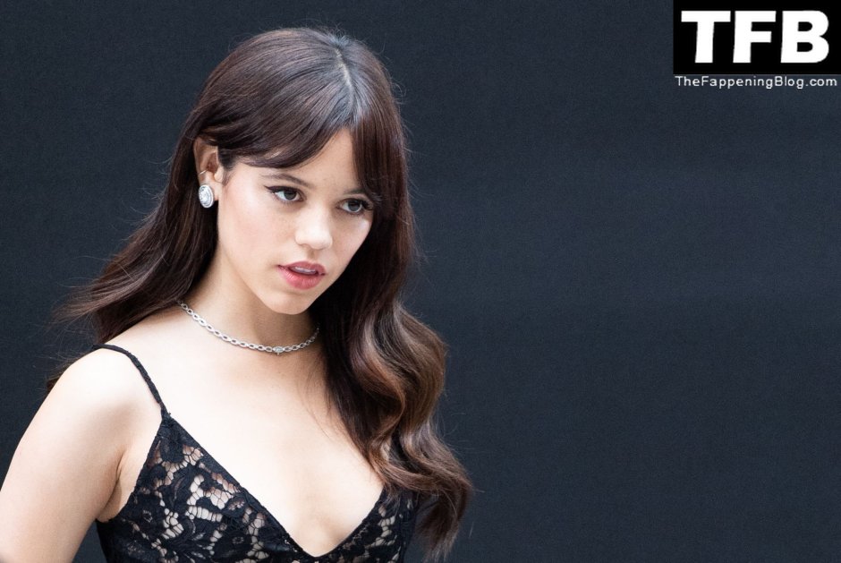 Jenna Ortega Wallpaper