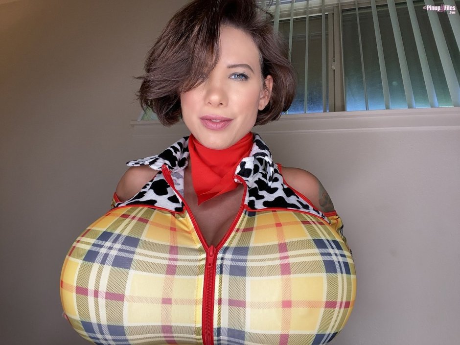 Brittany Adeline @brittanyadeline