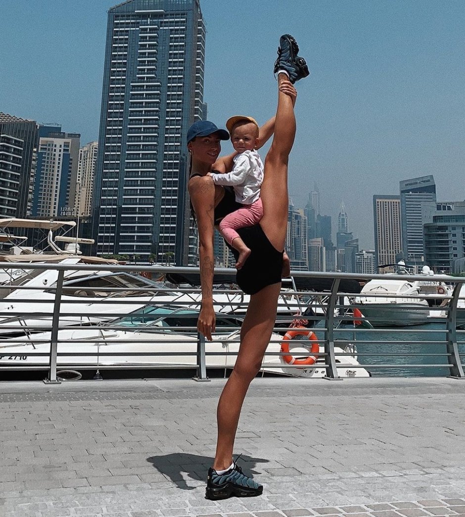 Anna Kanyuk Slender legs