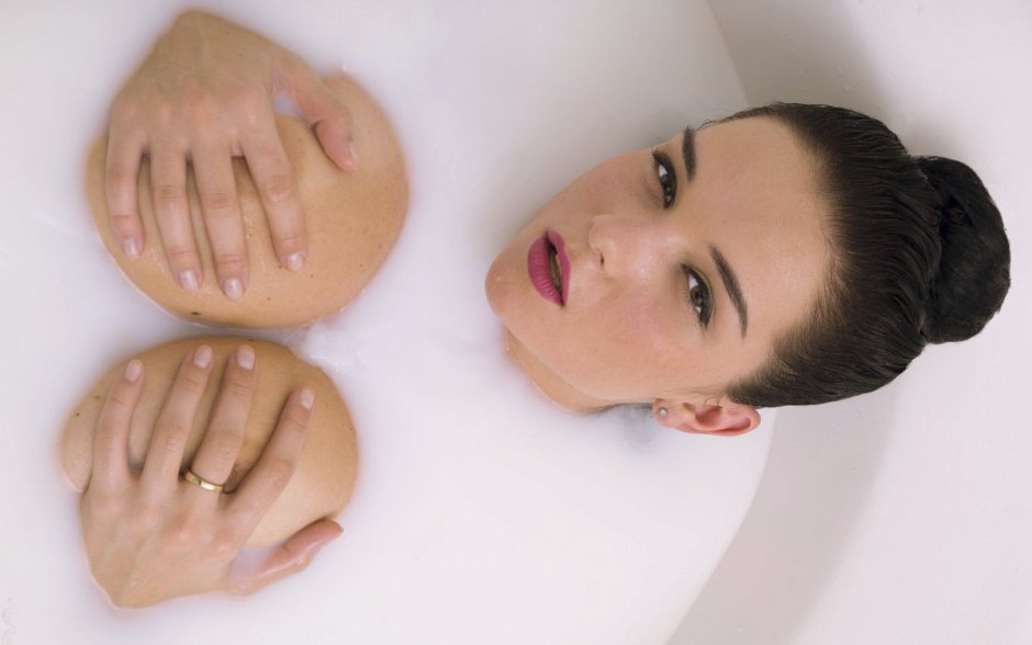 Valeria Cosset is hot