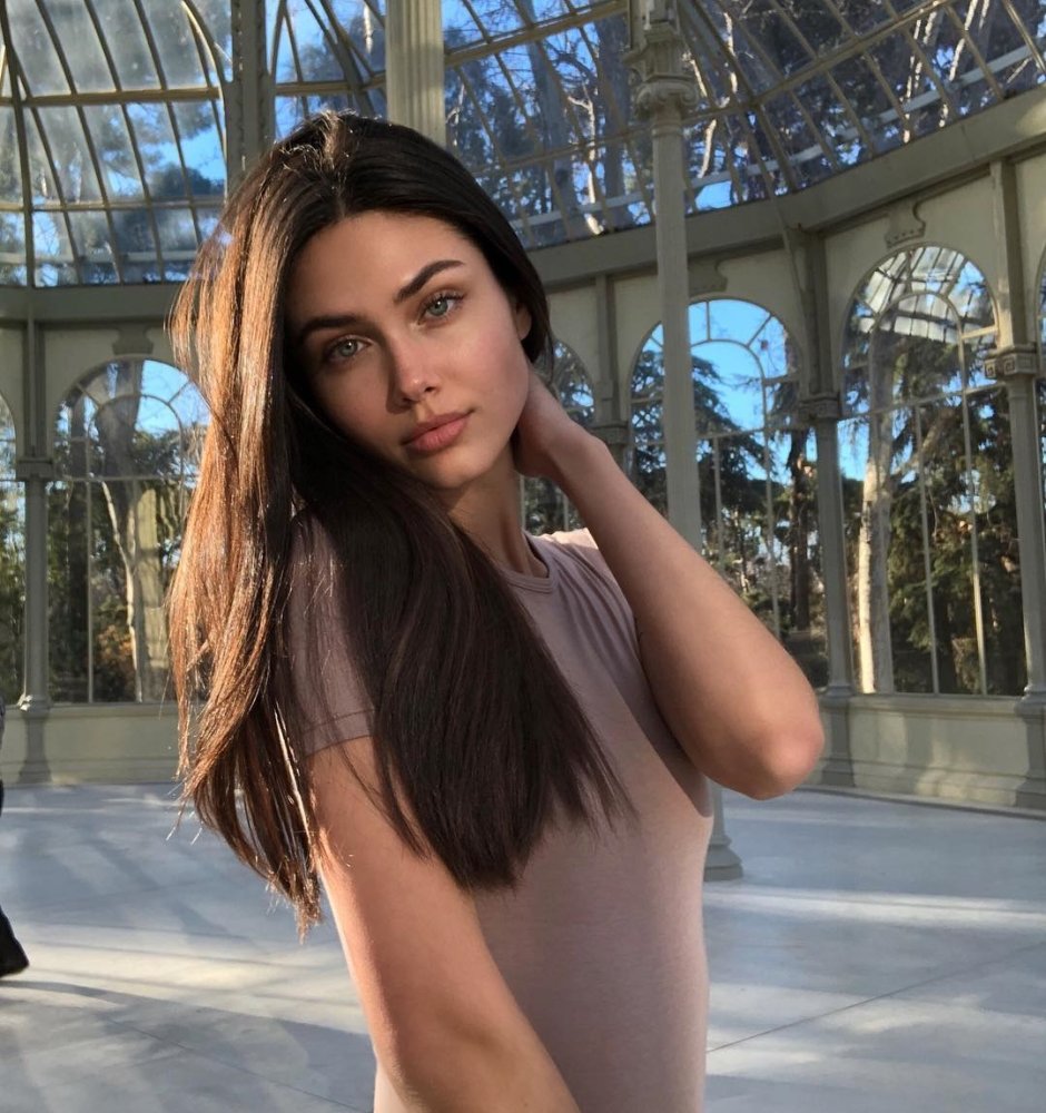 Vika Bronova model