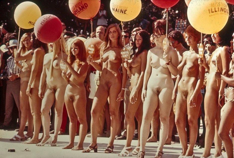 Beauty contest of naked 90s
