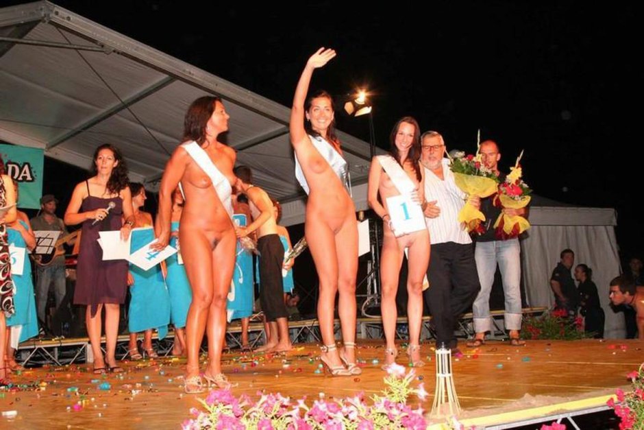 A lot of naked women on the beach