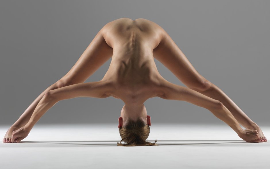 Milfs are engaged in yoga