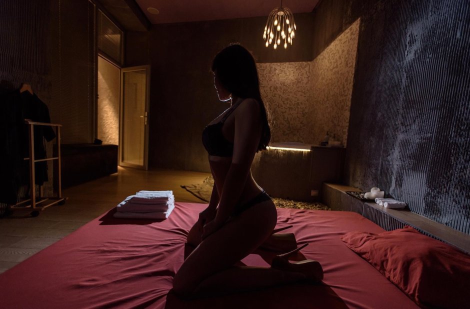 Male salon of erotic massage