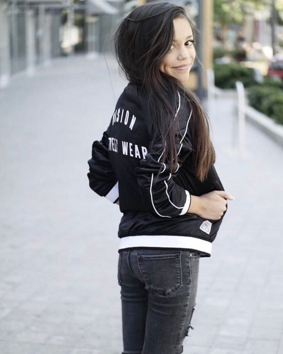 Jenna Ortega how many years 19 years old