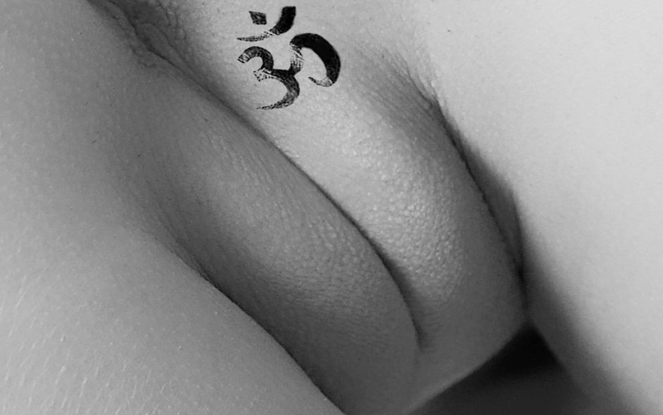 Tattoo in intimate places women