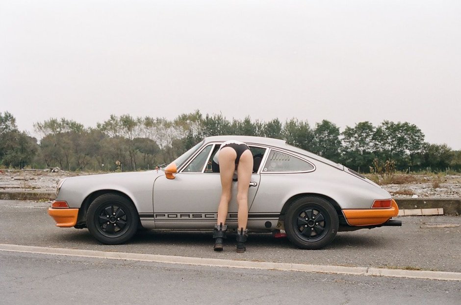 Porsche 912 and girls