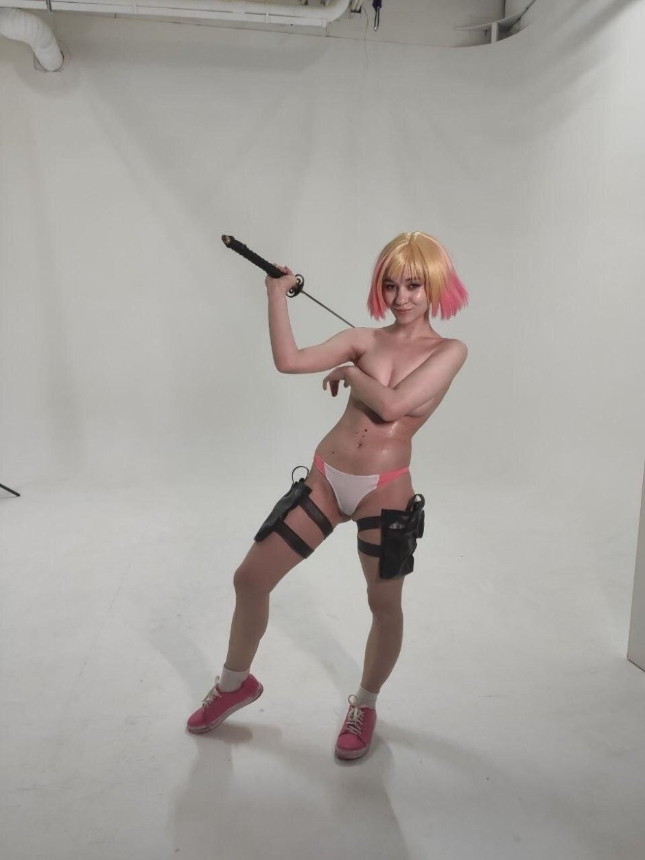 Donnami_cos naked