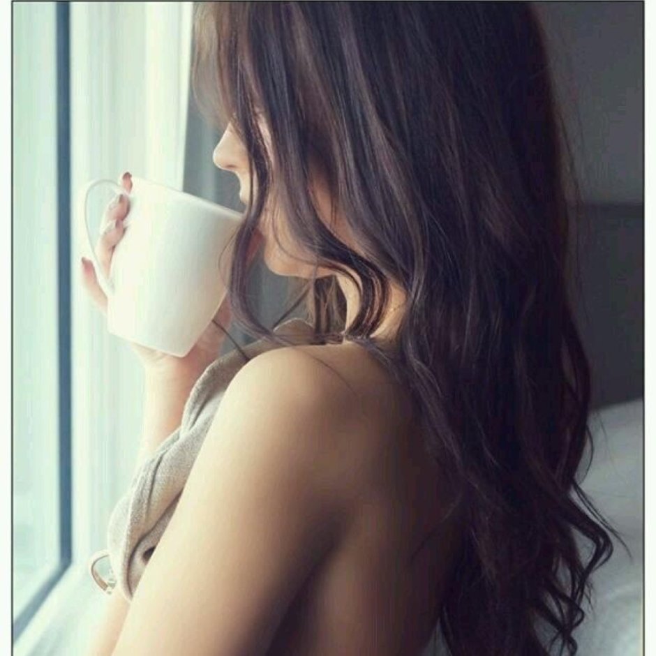 A half -naked girl with coffee