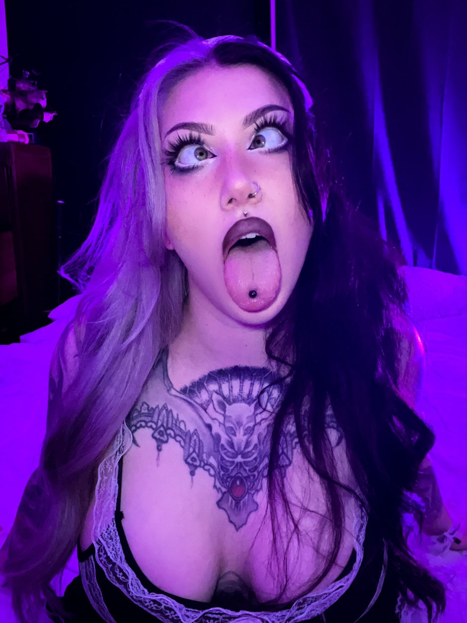 Sexy Marinka shows
