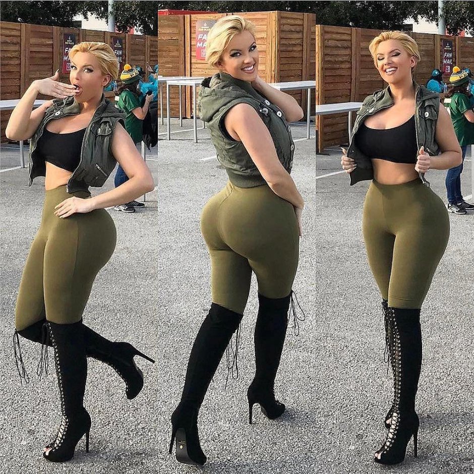 Street Fighter Poison Cosplay