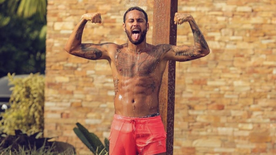 Neymar in the pool photo