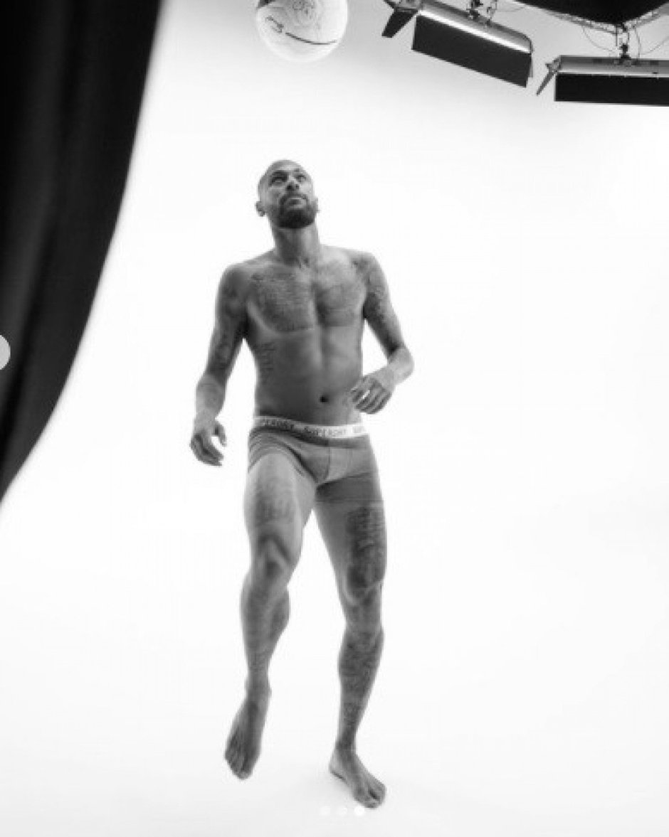 Neymar is naked