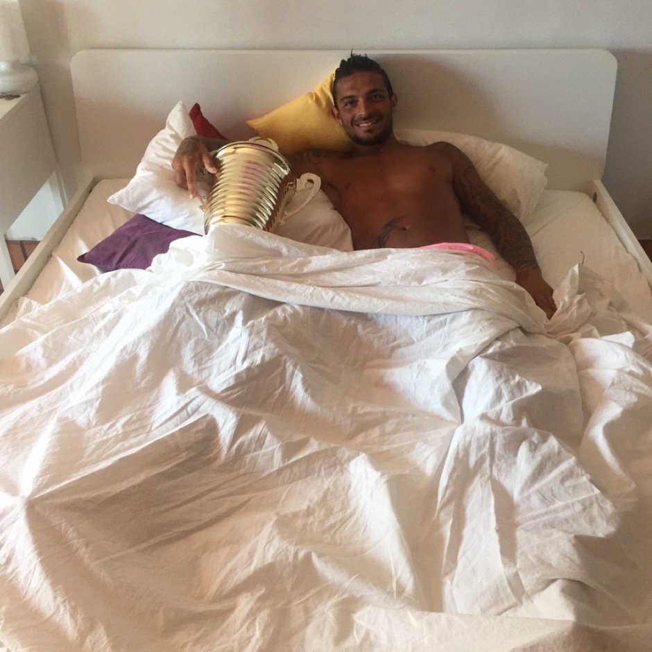 Neymar with sister Raphaella