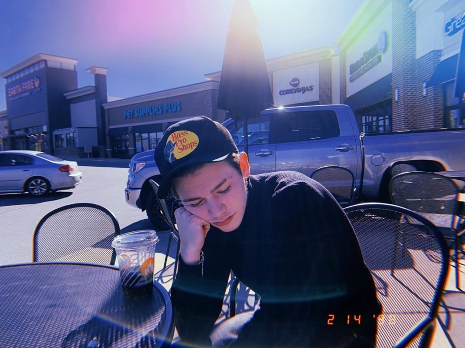 Maggie Lindemann Kiss