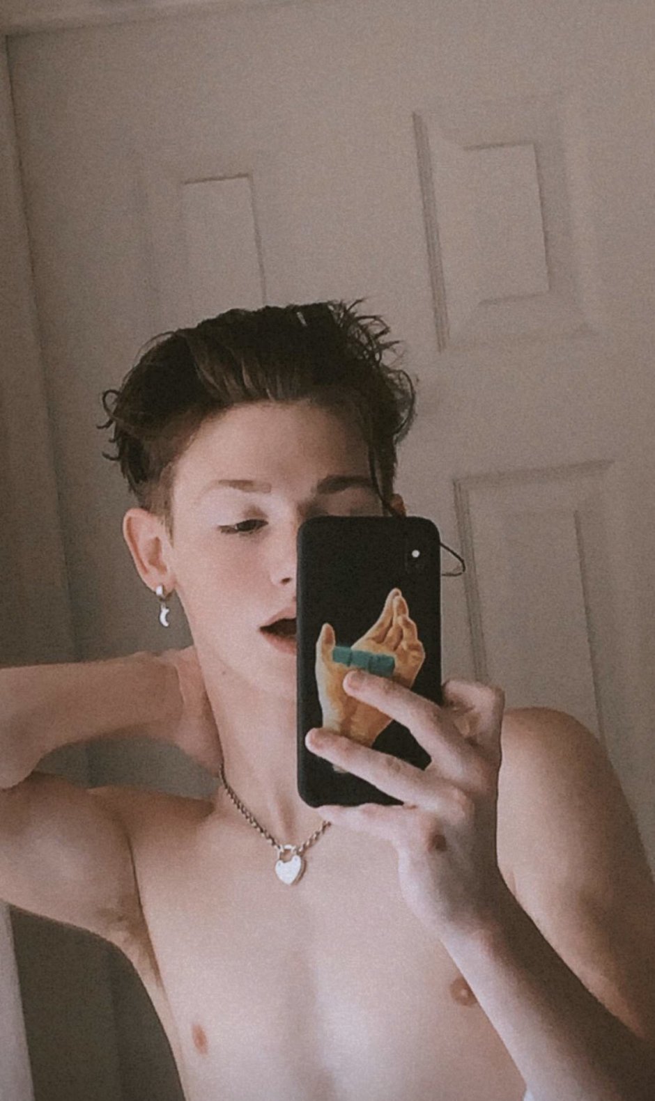 Peyton Moormer without T -shirt 2020