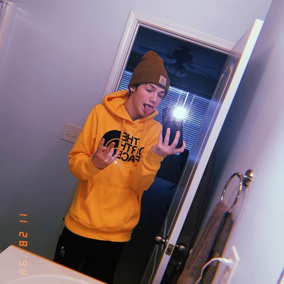Peyton Murmier in the mirror