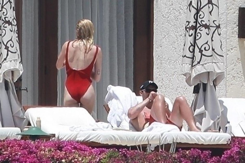 Sophie Turner Pawg