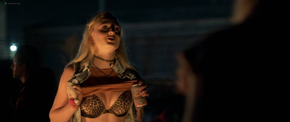 Sophie Turner dominates Maisie Williams