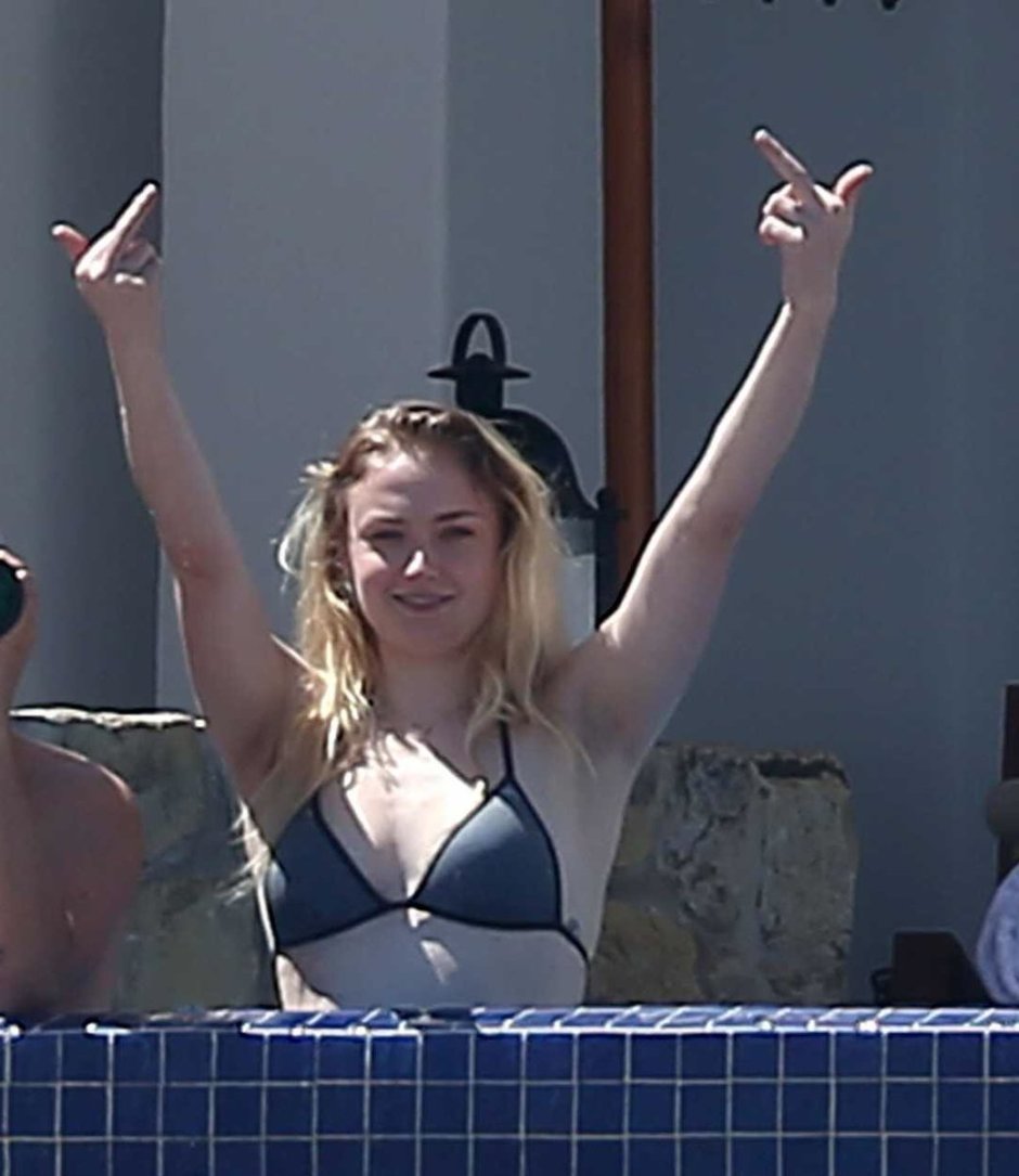 Cum on the face of Sophie Turner