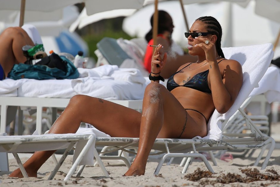 Liz CambaGe Hot