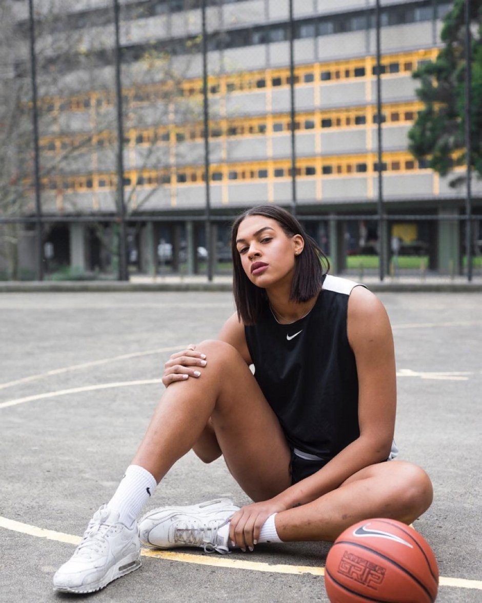 Liz CambaGe Body