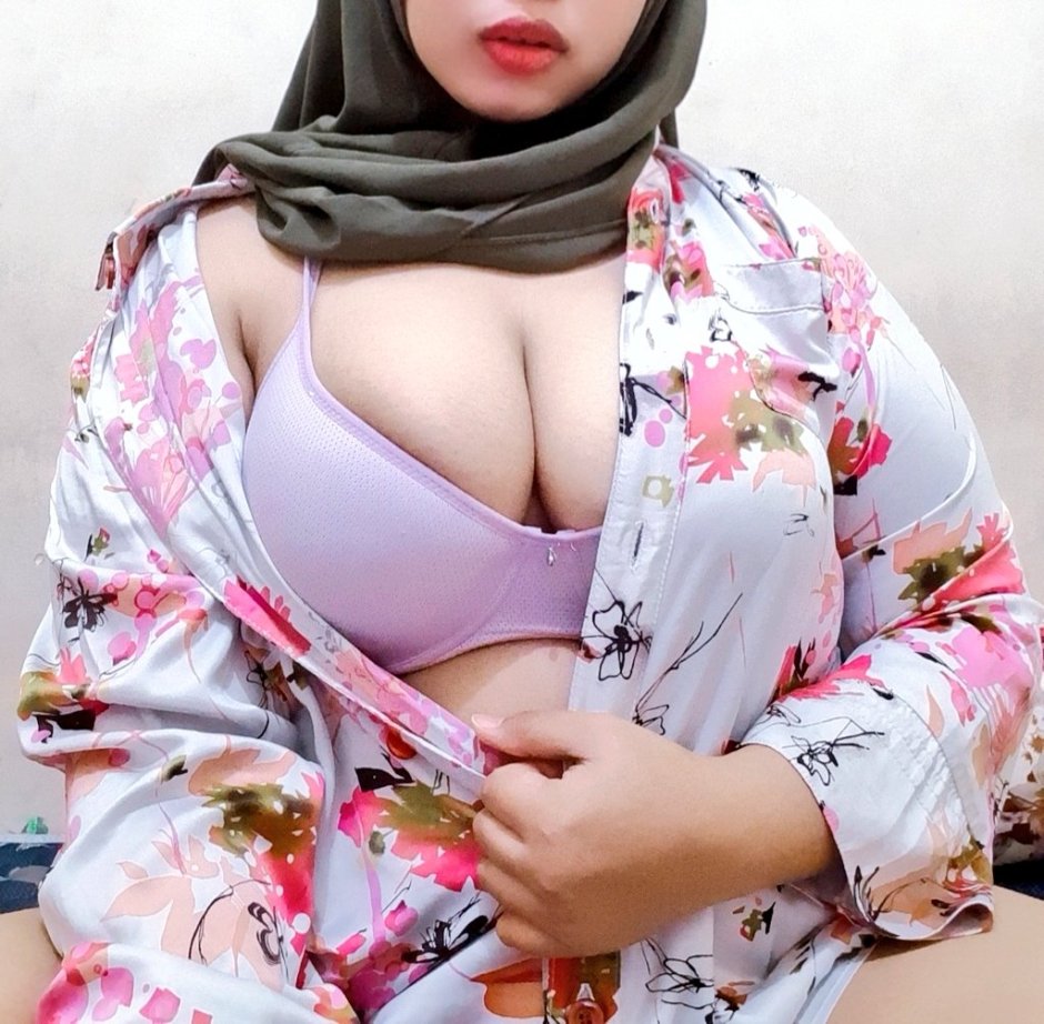 Big natural tits hijab