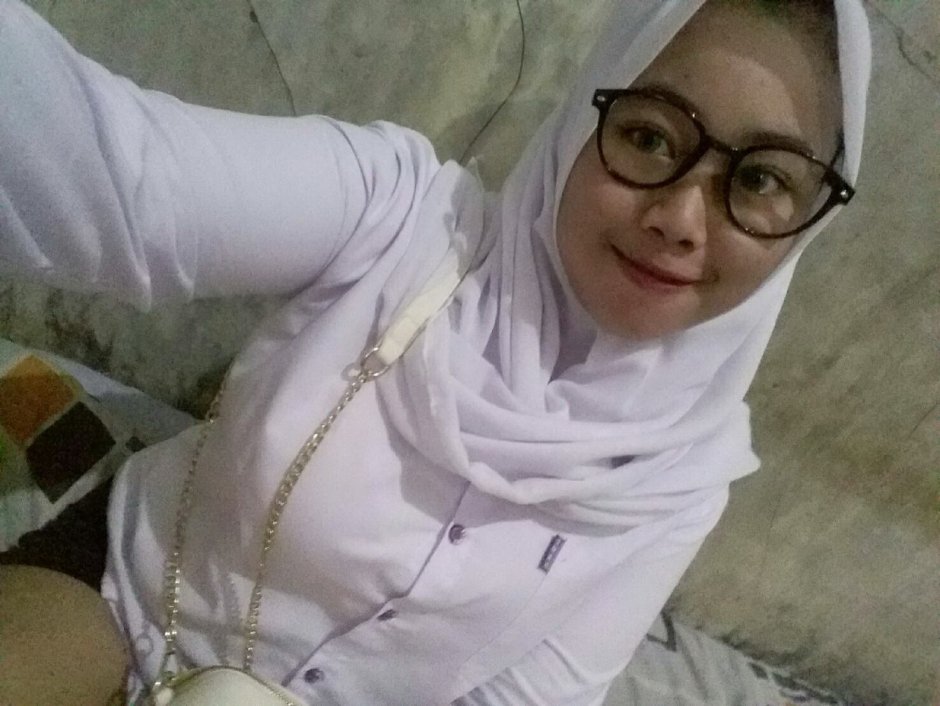 Hijab selfie Indonesian showed herself