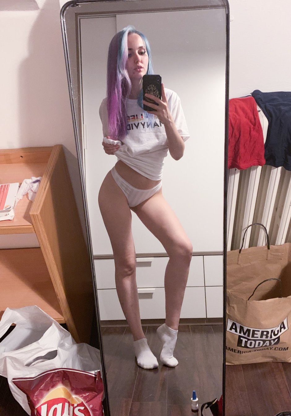 Sia Siberia in stockings