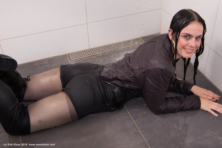 Leather pantyhose Wetlook