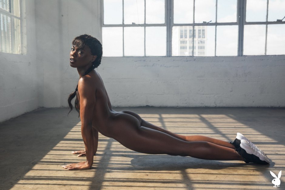 Zoe Saldana Star Way Naked