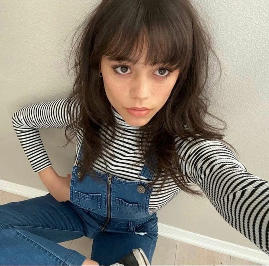 Jena Ortega kiss