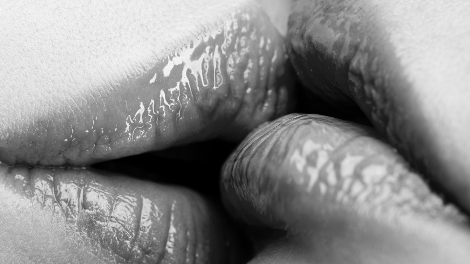 Passionate kiss pictures