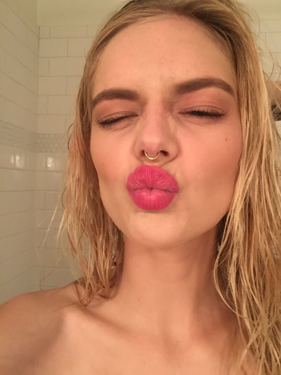 Kylie Jenner photo in the mirror