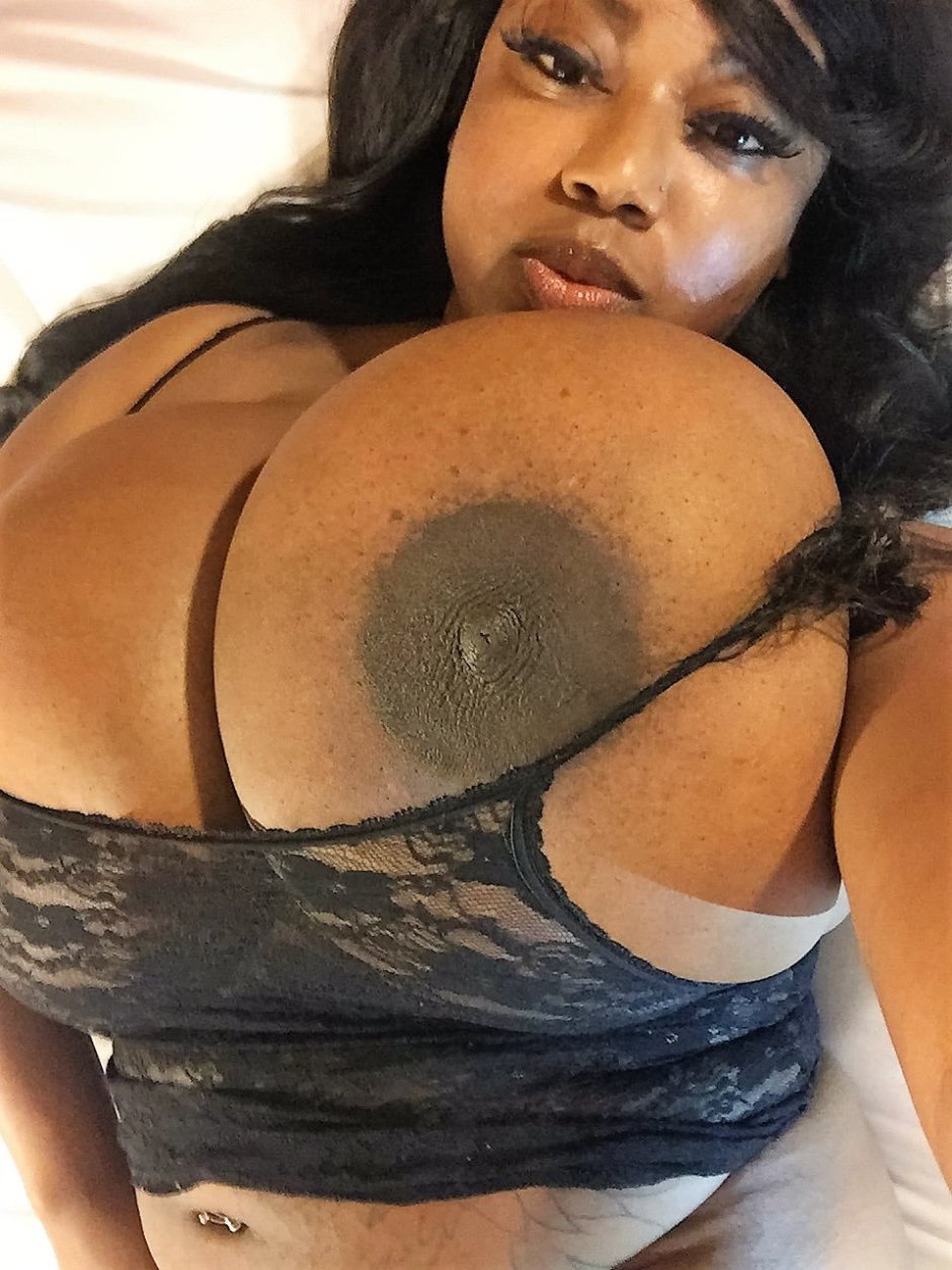 Selfies of the chest are black women