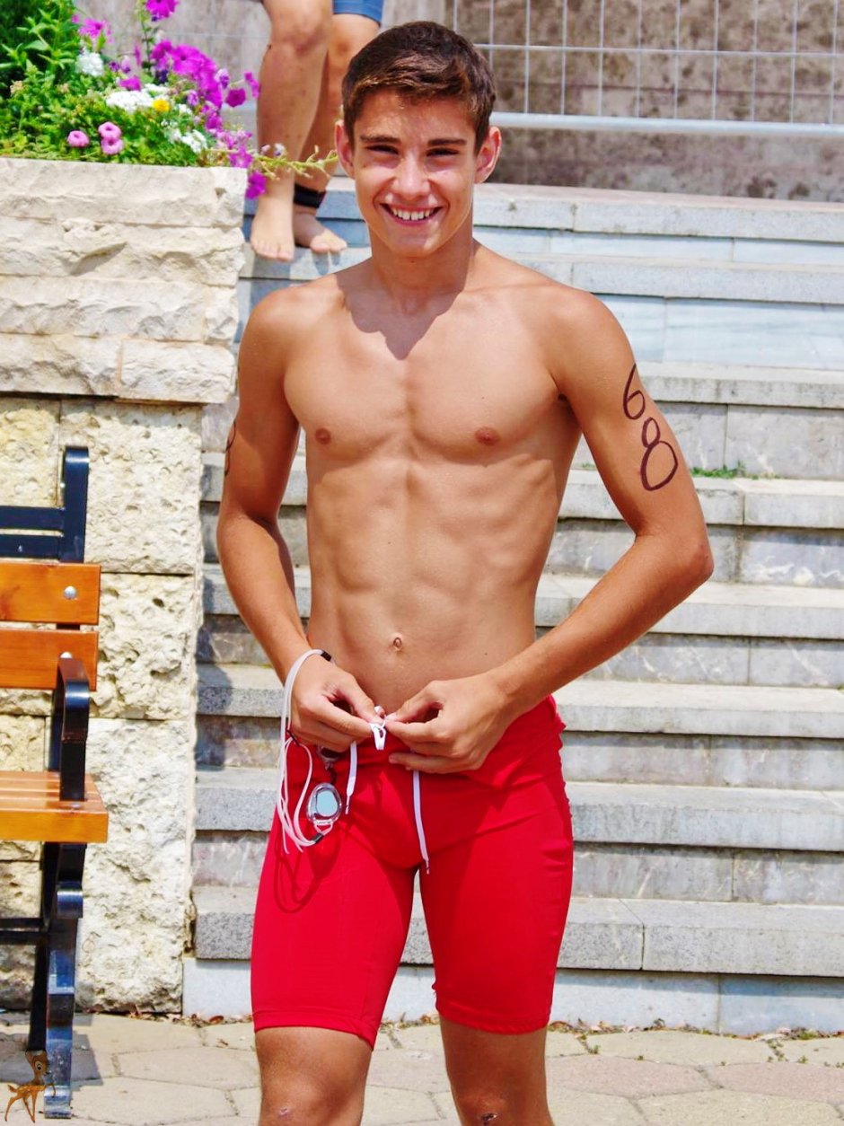 Theo Fernandez is naked
