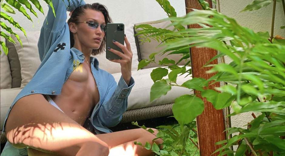 GIF Naked Jiji Hadid with hairy vagina