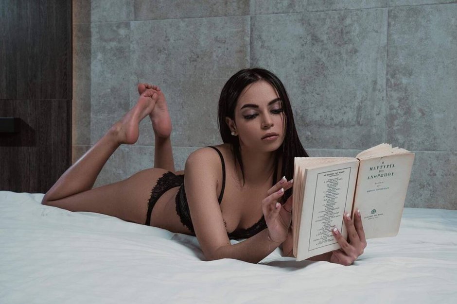 Annasophy of Henao in underwear