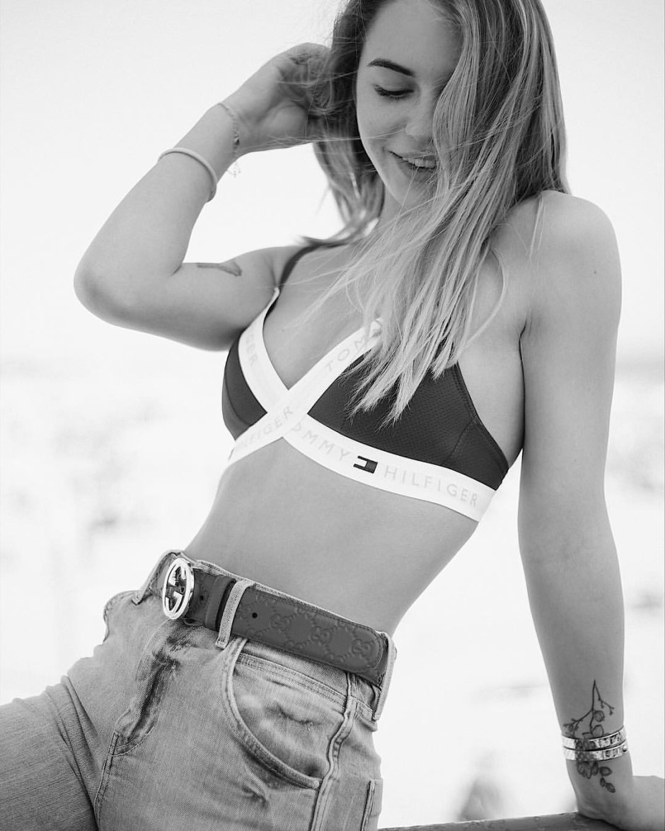Maryana Ro back