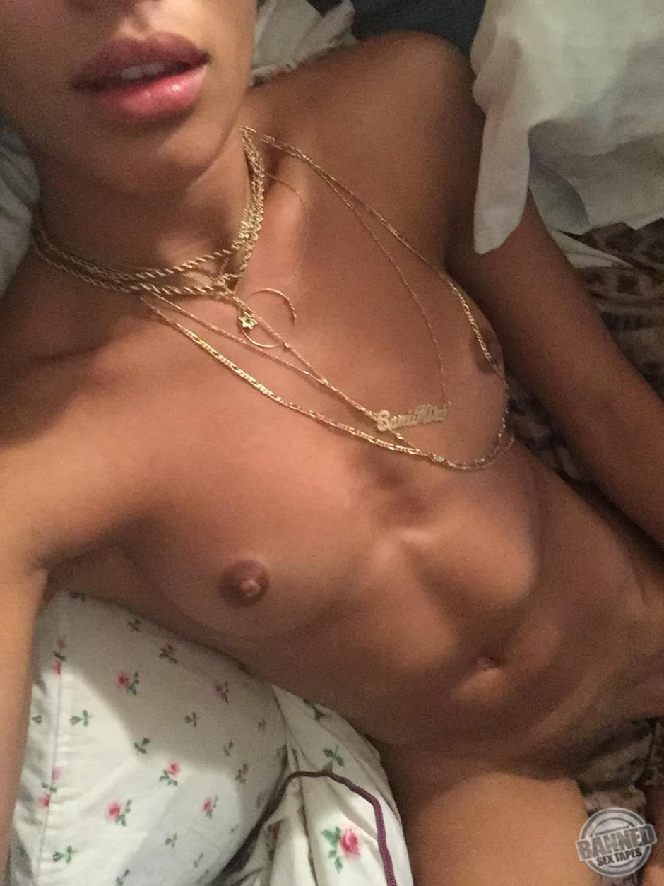 Leisi Banghard Selfie Nude
