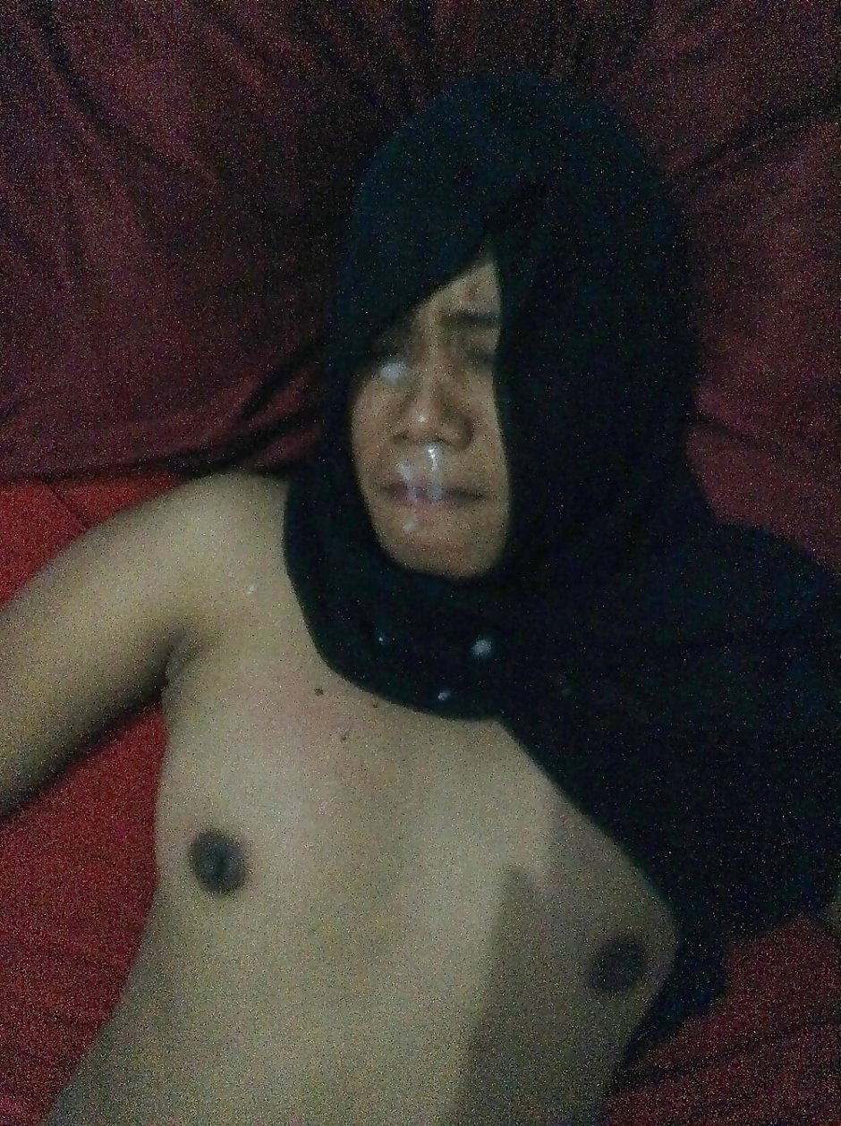 Julianna Vega in hijab 2