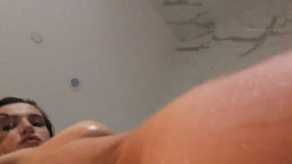 Annabella Avery "Bella" Thorne Naked