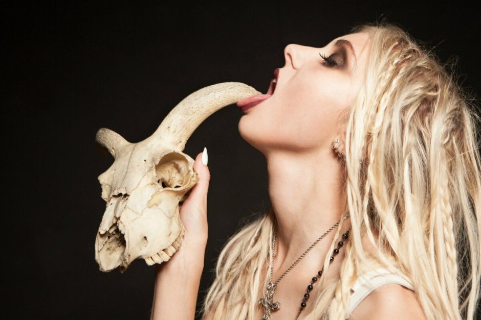 Taylor Momsen and her girl