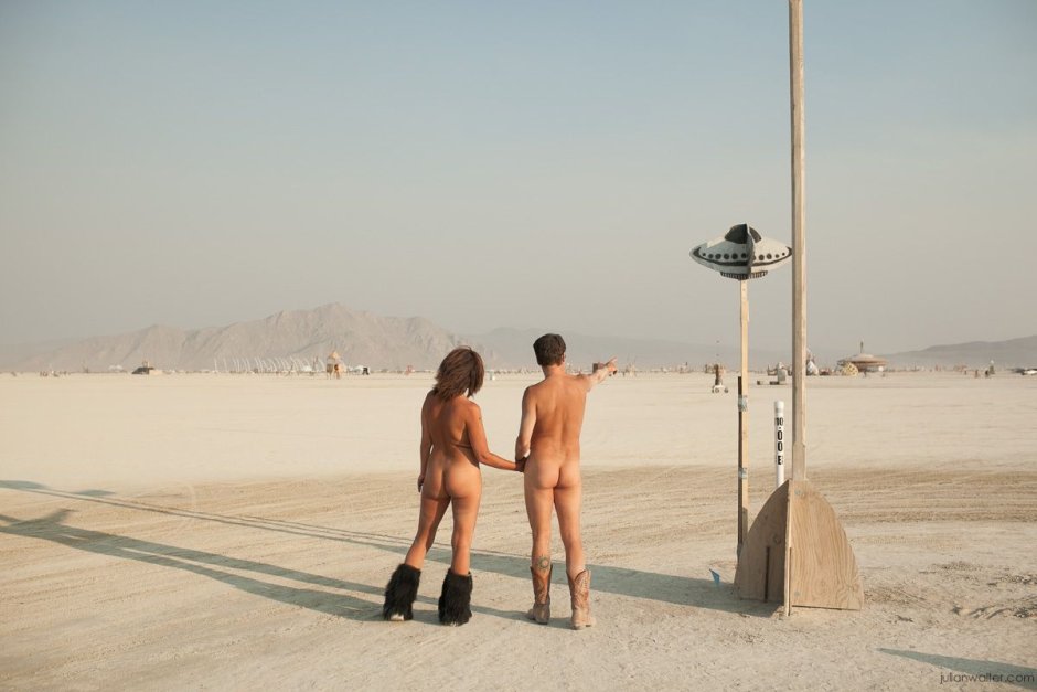 Berning Meng festival Nude