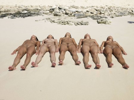 Many naked women on the beach