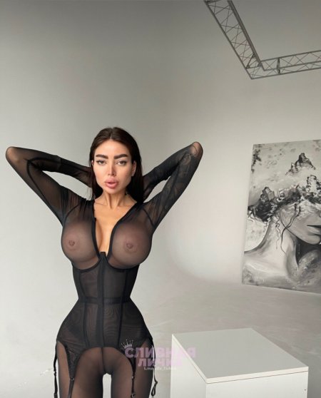 Alena Omovich naked tits