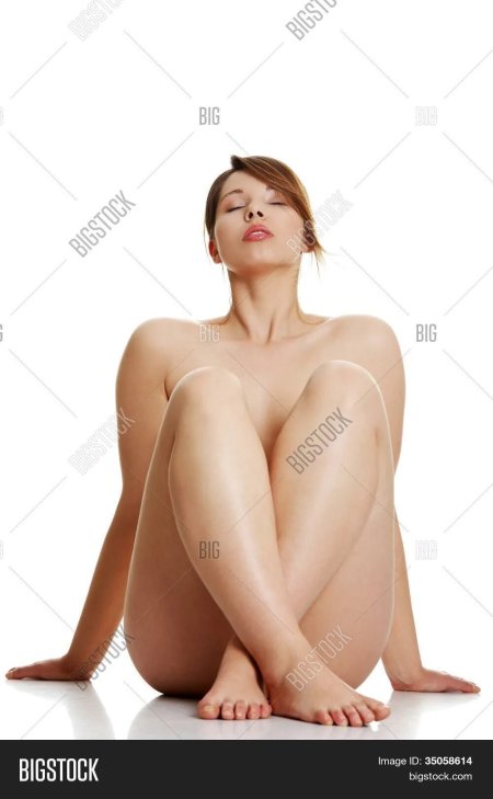 Naked women with crossed legs