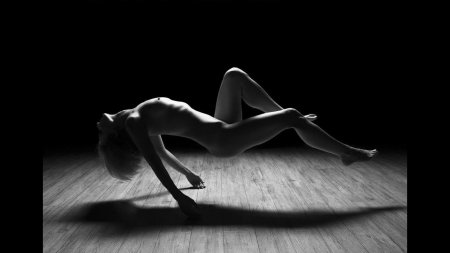 Erotic landscapes of the female body